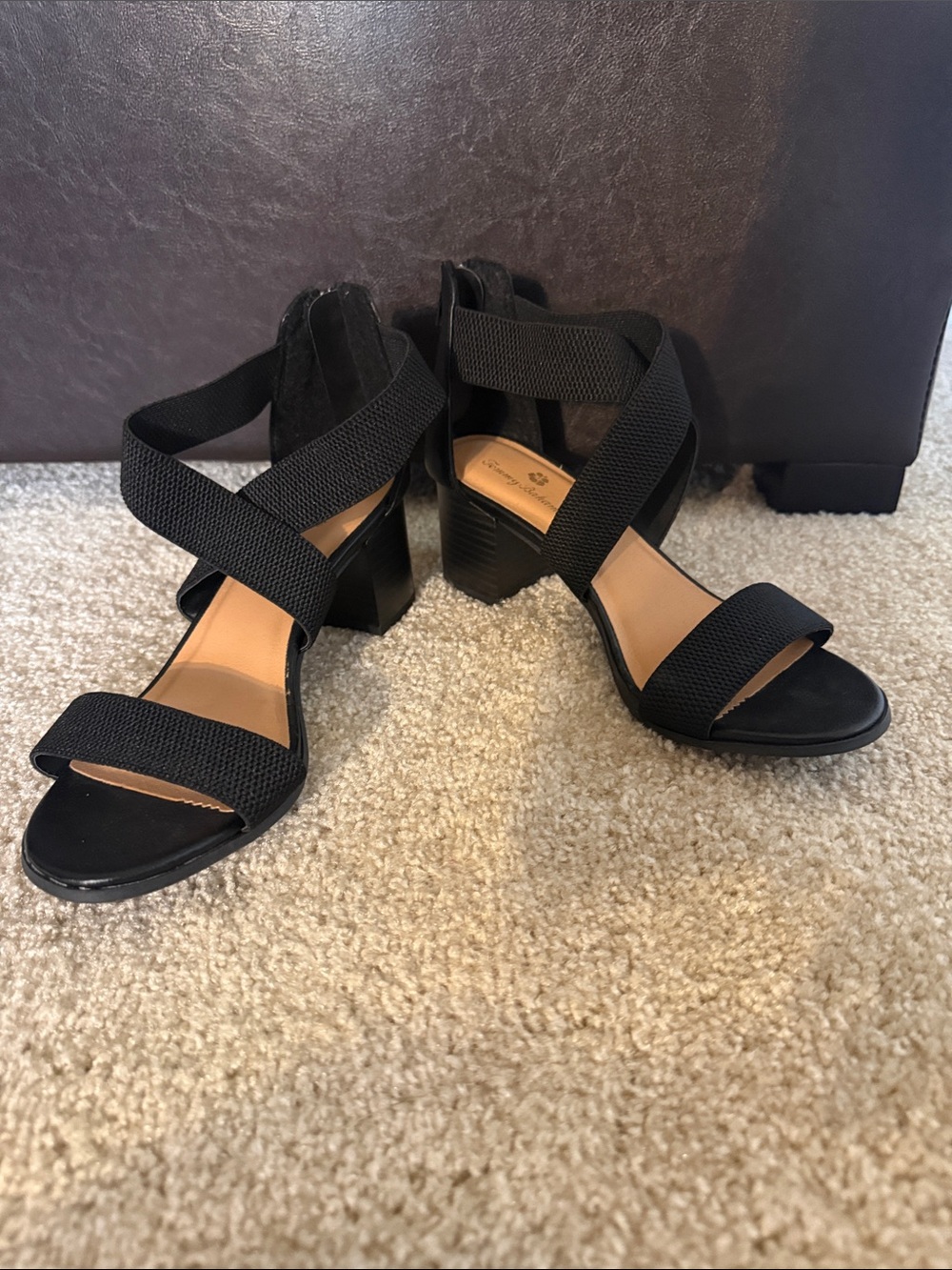 NEW Tommy Bahama Black Strappy Block Heel Sandals Size 8.5